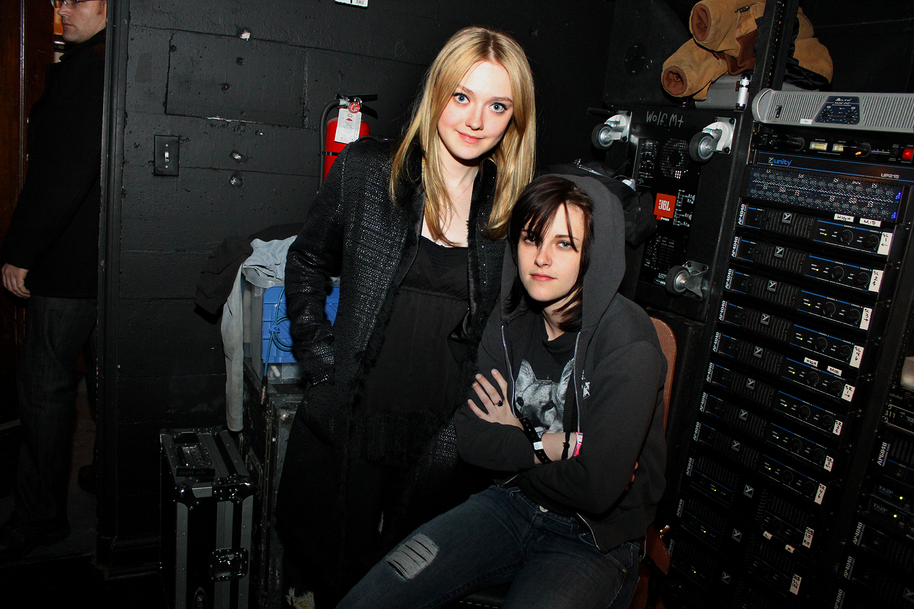 Dakota Fanning och Stewart, på en Joan Jett &amp; The Blackhearts konsert.