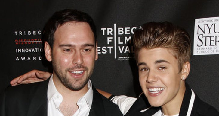 Justin Bieber tillsammans med managern Scooter Braun.