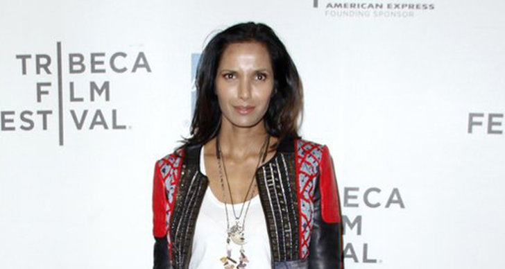 Padma Lakshmi körde en rockbohemisk look på Tribeca Film Festival. En look som funkar både till fest och vardags. Jag älskar färgmatchningen och kontrasterna med rött, svart, vitt och grått.