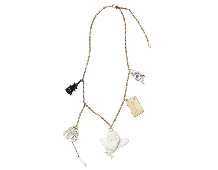 Halsband med berlocker. Halsband med berlocker.