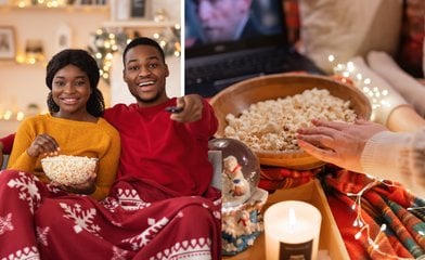 Par som kollar julfilm med popcorn och juldekor