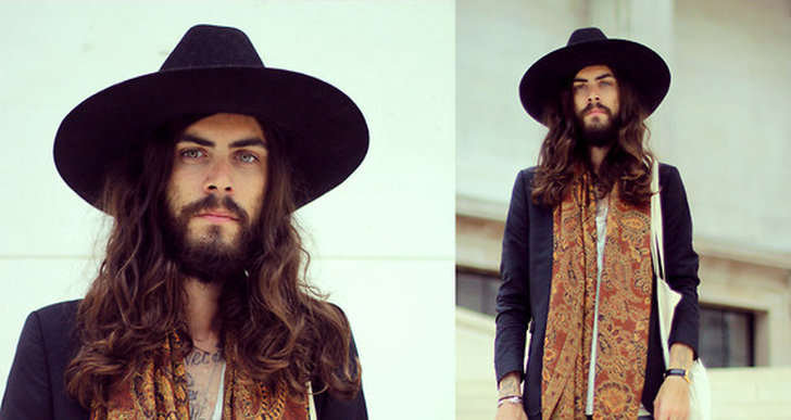 Franska Tony Stone från Paris är en man som älskar hatt, tillsammans med paisleymönstrat och en retrokamera är det helt rätt! http://lookbook.nu/tonystone