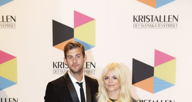 Pär Lernström och Linda örn körde båda på helsvart. Snygg detalj med det maffiga guldhalsbandet till mattsvart! 
